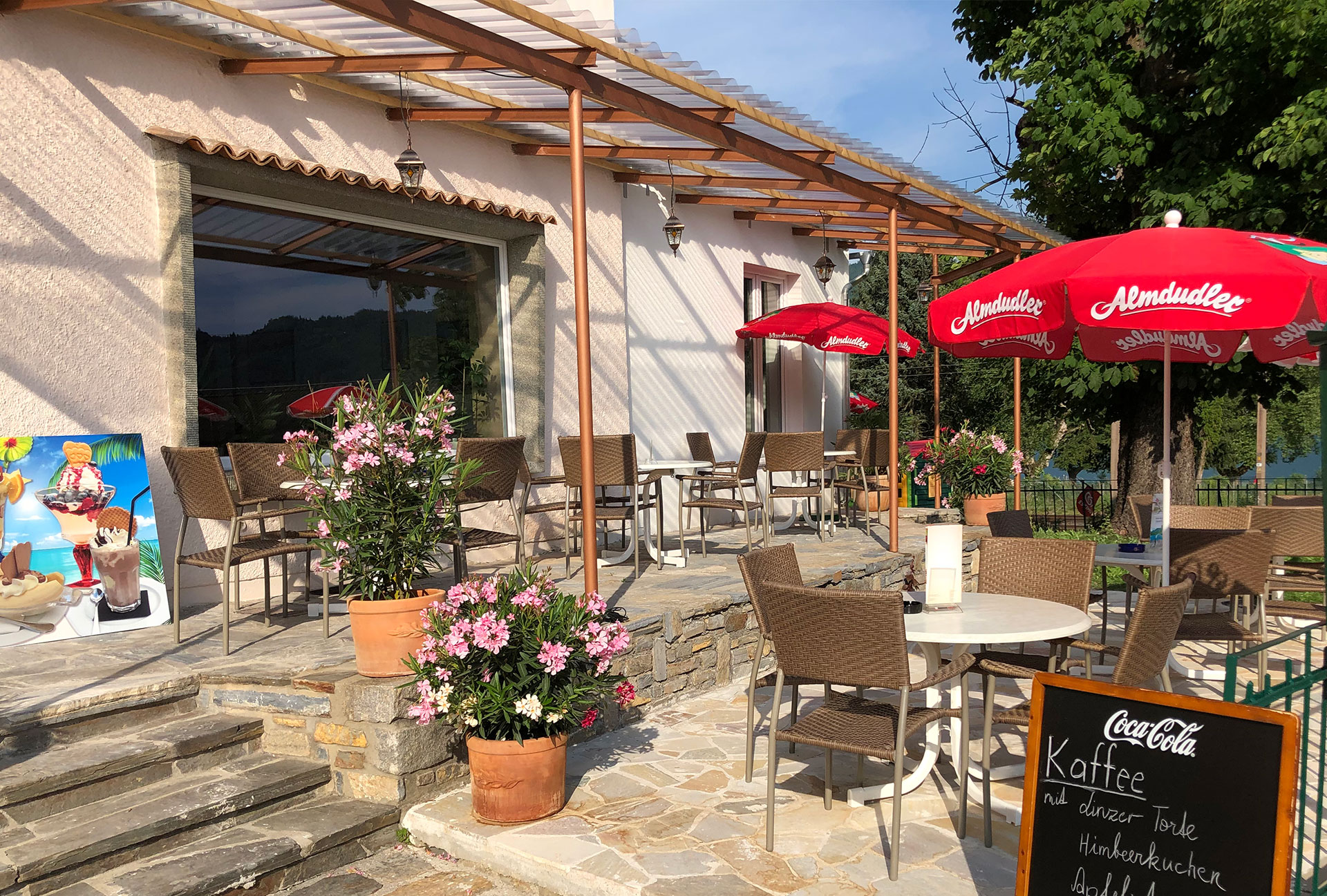 Terrasse mit Blick auf den Ossiacher See